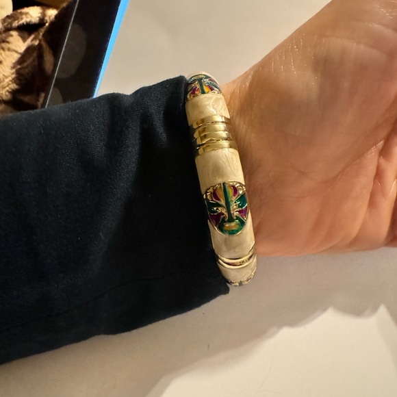 Jiu Long Xing Enamel Clamper Bracelet - Picture 10 of 10